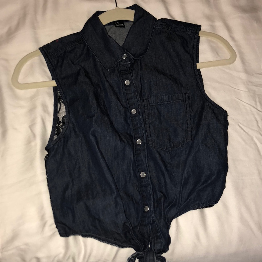 Chic blue collared top